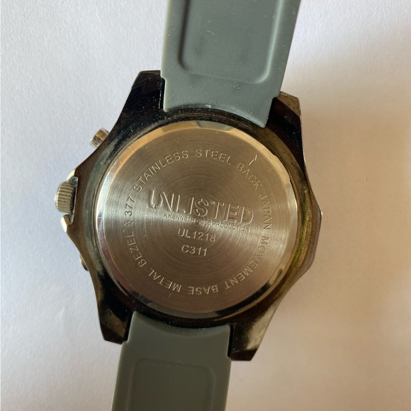 Unlisted Kenneth Cole army green watch stainless steel back! - Picture 5 of 6
